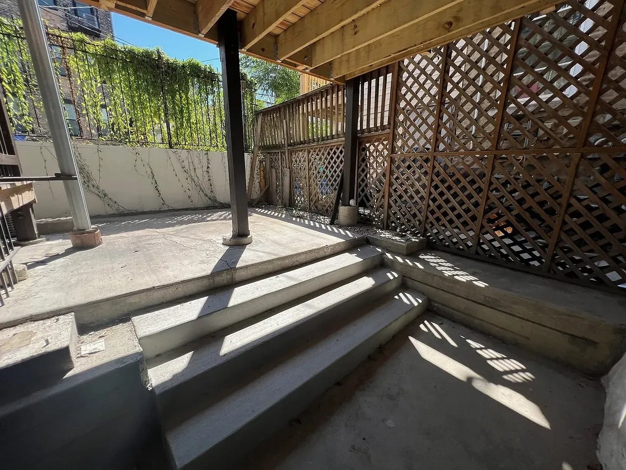 Building Photo - 1227 W Ohio St