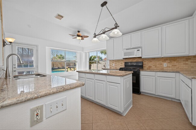 Building Photo - 15619 Winding Valley Dr