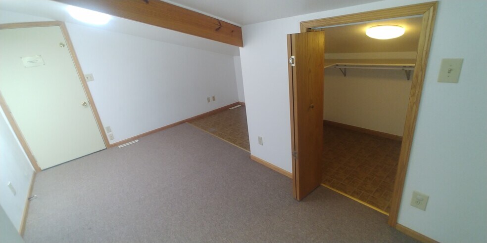 Building Photo - 7918 E 500N Rd