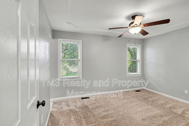 Building Photo - 15213 S Seminole Dr