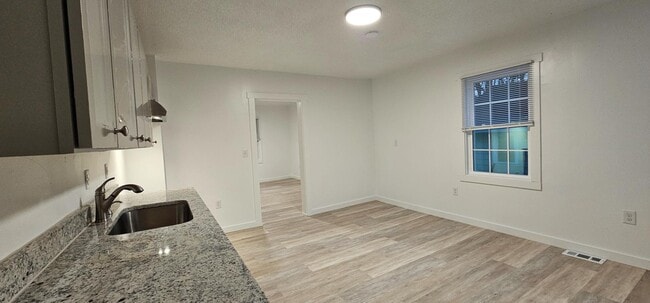 Building Photo - 210 Lincoln St