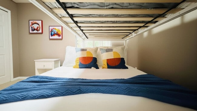 Building Photo - 3087 Seaview Castle Dr