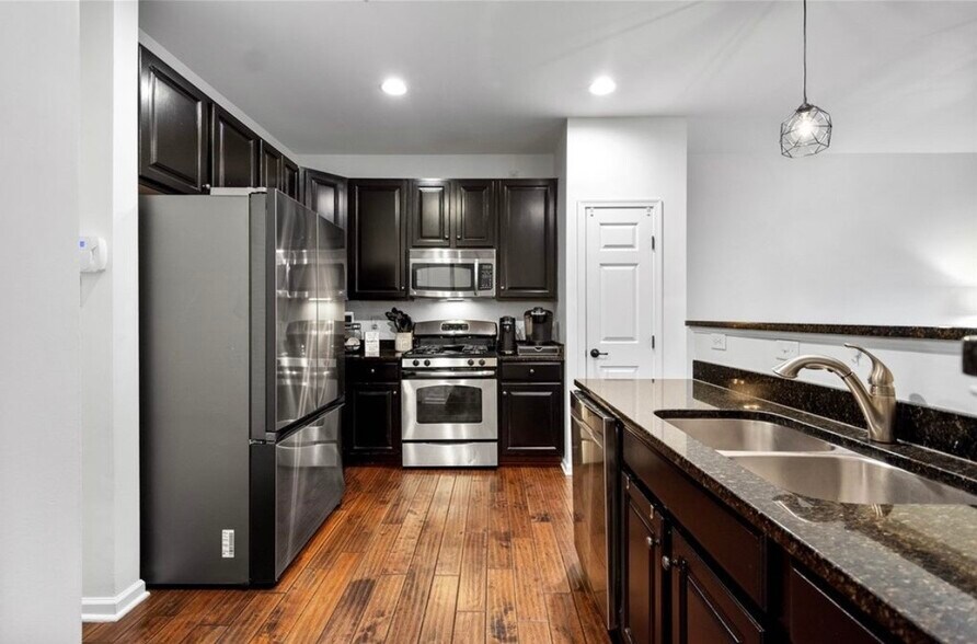 Building Photo - 294 Maple Ridge Dr