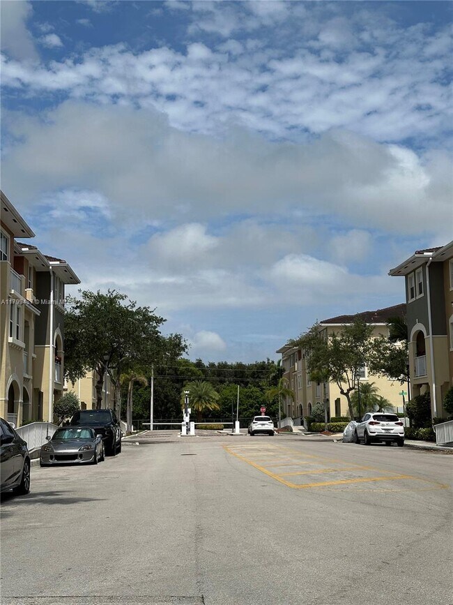 Building Photo - 8999 NW 107th Ct
