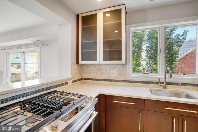 Building Photo - 740 Upland Pl