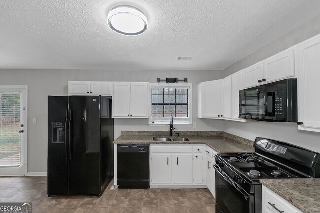 Building Photo - 321 Summerwood Ln