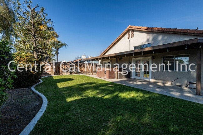 Building Photo - 4 Bedroom/2 Bath Home in Desired Riverlakes Community - $2395 per month!