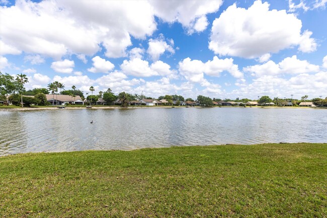 Building Photo - 6670 Ilex Cir