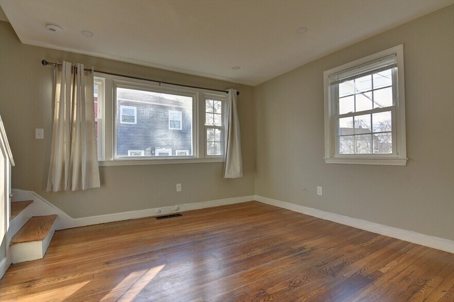 Building Photo - 30 Trull St