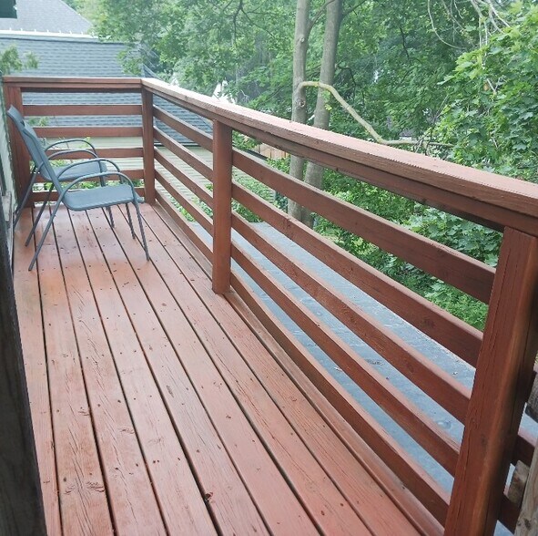 private deck - 311 Plymouth Ave NE
