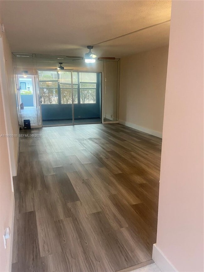 Building Photo - 7897 Golf Cir Dr