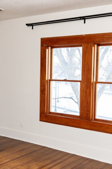 Building Photo - 711 S Phillips Ave