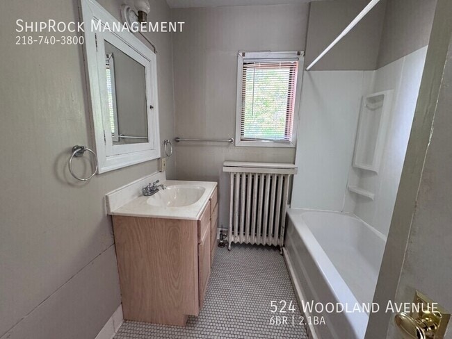 Building Photo - 524 Woodland Ave