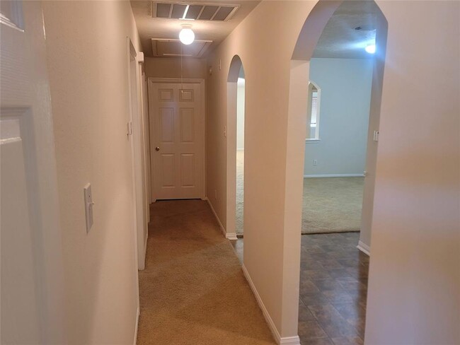 Building Photo - 3611 Elmwood Dale Dr