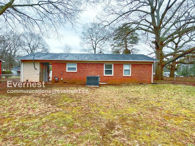 Building Photo - 708 Park Dr