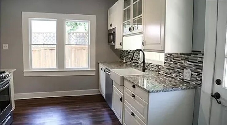 Kitchen - 515 W Agarita Ave