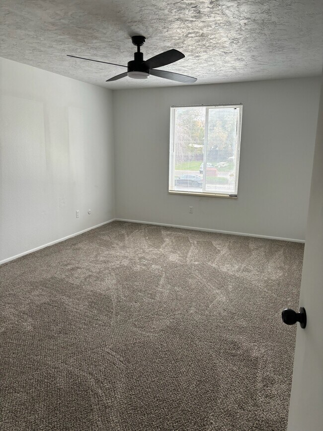 Building Photo - 1440 Vega Cir