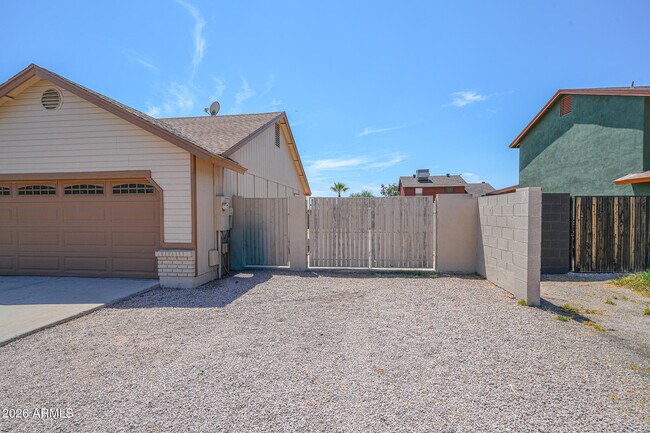 Building Photo - 9315 E Dallas St