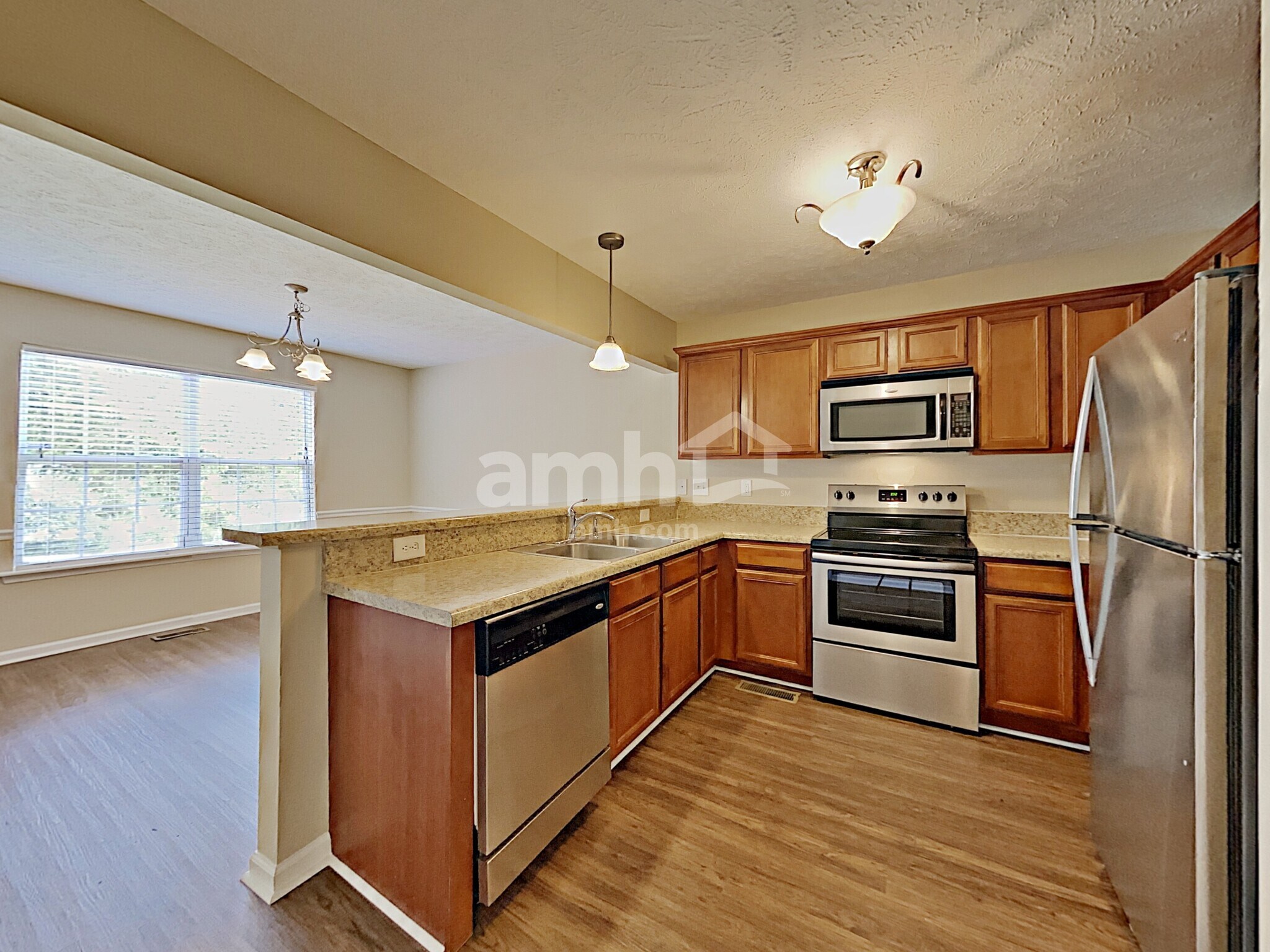 Building Photo - 2053 Leefield Dr