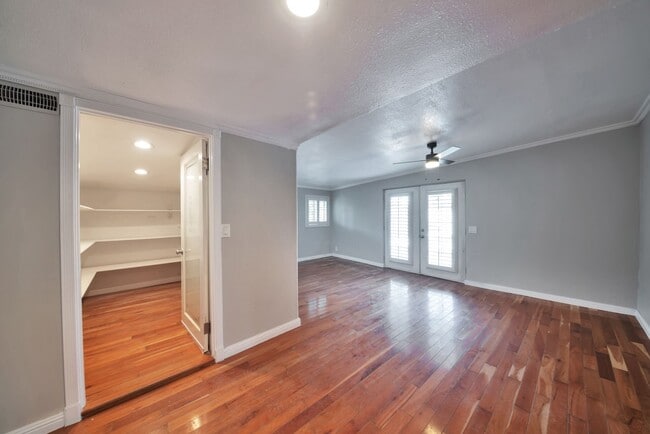 Building Photo - 6 Bed house with Pool near ASU