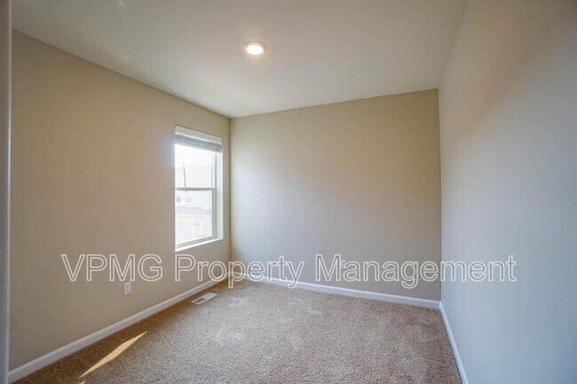 Building Photo - 7104 NE 155th Pl