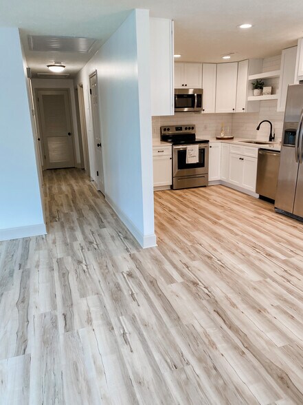 Building Photo - 223 Woodglen Dr