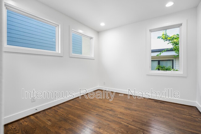 Building Photo - 962 9th Ave S