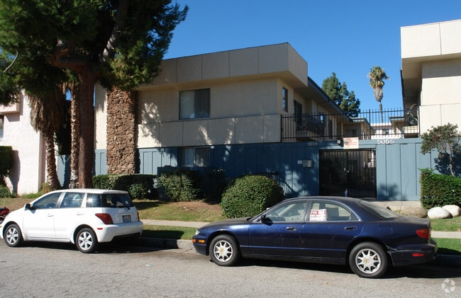 Primary Photo - Buffalo Sherman Oaks Apartments