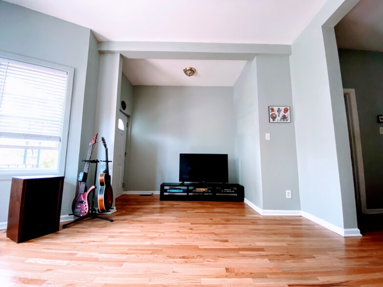 Building Photo - 3418 W McLean Ave
