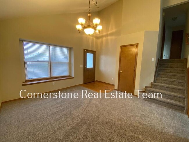 Building Photo - 1345 Coolcrest Dr
