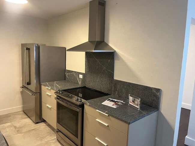 Building Photo - 2679 Olympia St