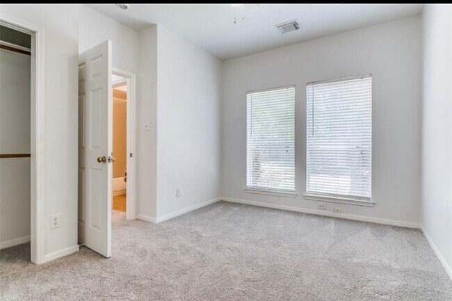 Building Photo - 2601 Broussard Ct