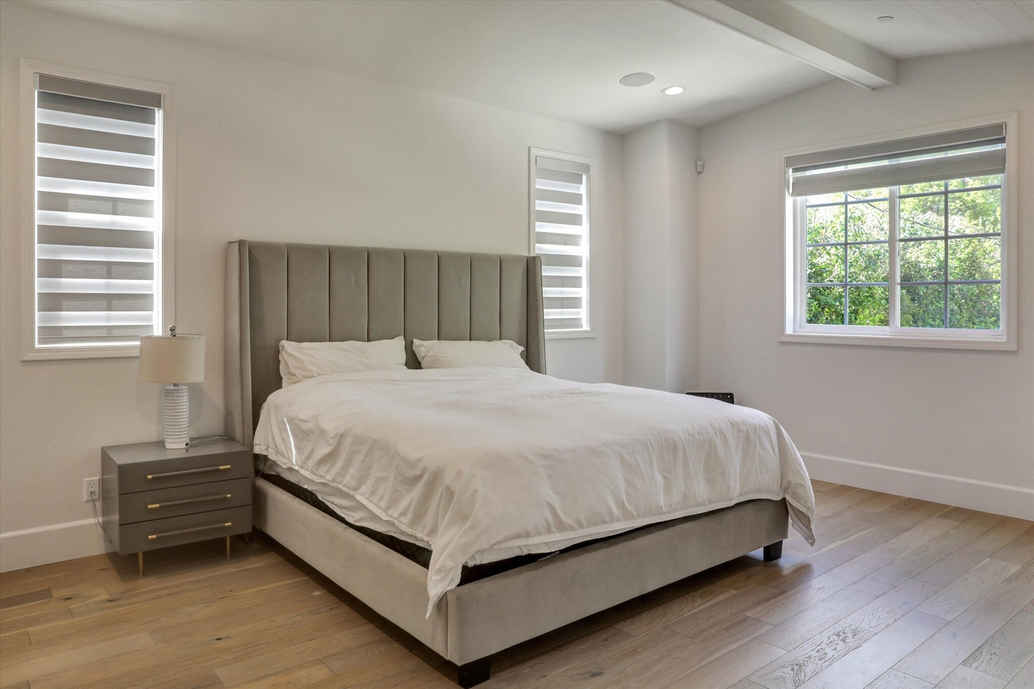 Building Photo - 10593 Kinnard Ave