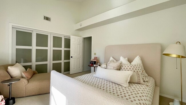 Building Photo - Single-Level, Updated Country Club Villas ...