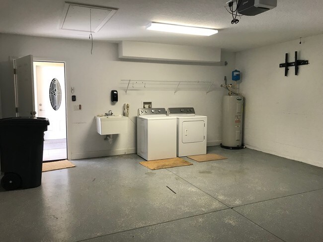 Building Photo - 2270 Hawks Cove Cir