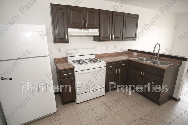 Building Photo - 8489 Roseway Dr