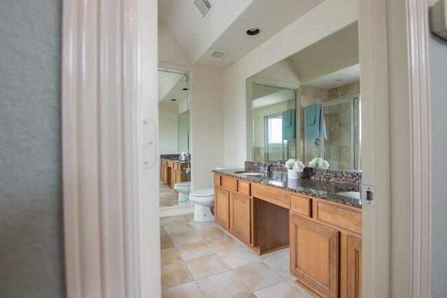 Building Photo - 3002 Clearview Cir