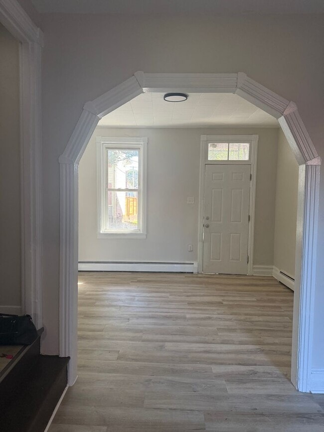 Building Photo - Spacious 3BR House in Columbia!