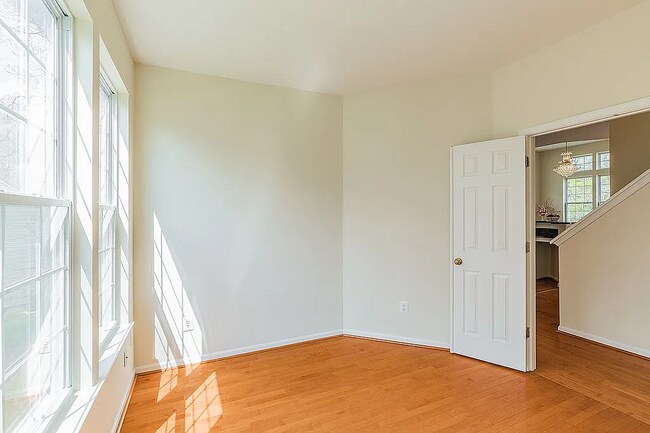 Building Photo - 47086 Garrett Pl