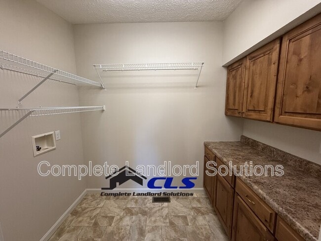 Building Photo - 1752 E Morgan Dr