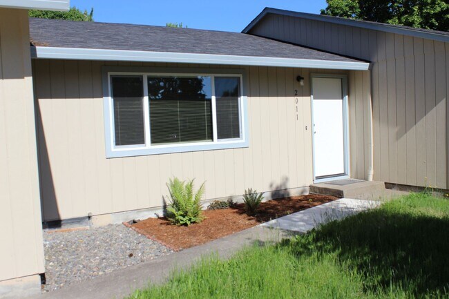 Building Photo - Single Family Home