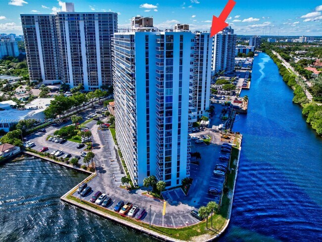 Building Photo - 20505 E Country Club Dr