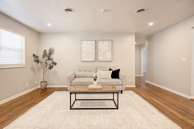 Building Photo - 1332 Kansas St