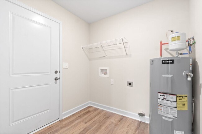 Building Photo - 2 Bedroom Apartment For Rent in Guthrie KY!