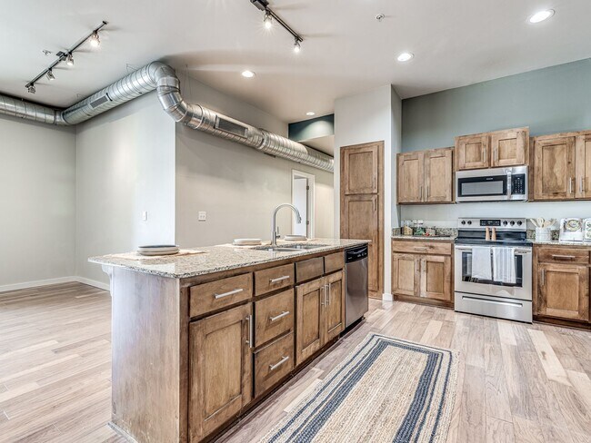 Building Photo - 3 Bedroom/2 Bath  Downtown OKC Condo WITH ...