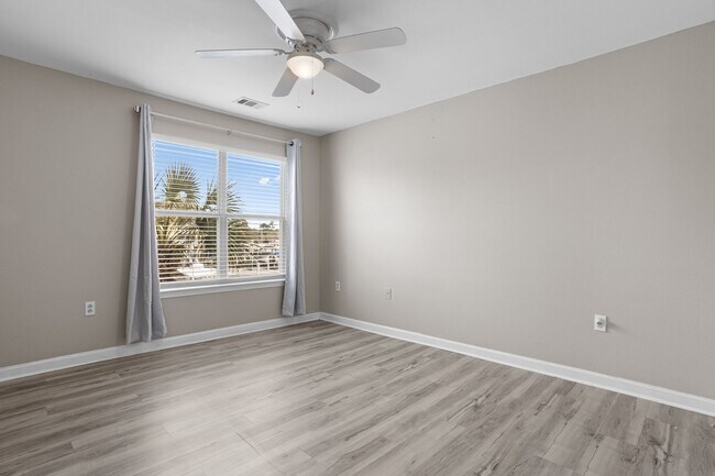 Building Photo - Live on the Water – 2BR Condo at Harbor Landing