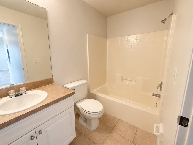 Building Photo - COZY 3 bed 2 bath lehigh