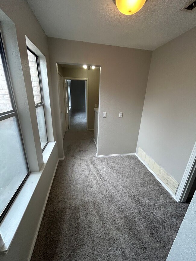 Building Photo - 3425 Courtyard Cir