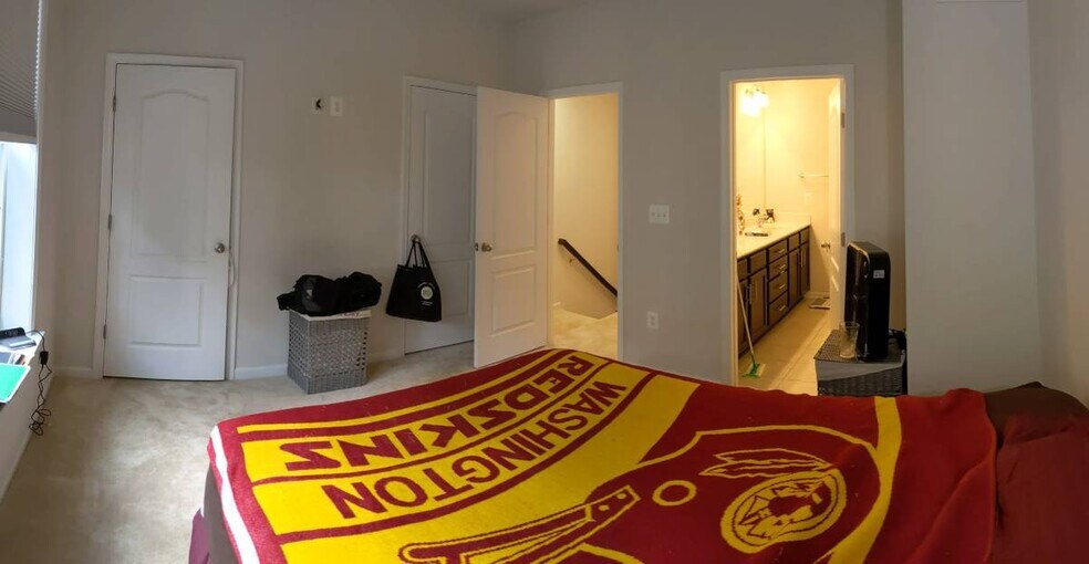 Building Photo - 8203 Hollow Ct