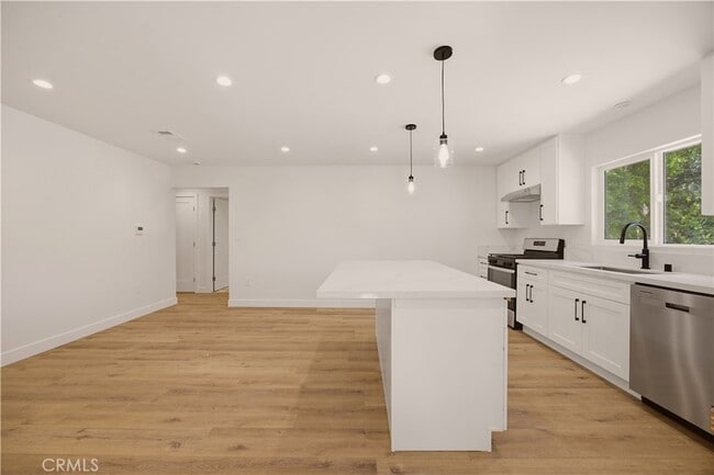 Building Photo - 17024 Parthenia St